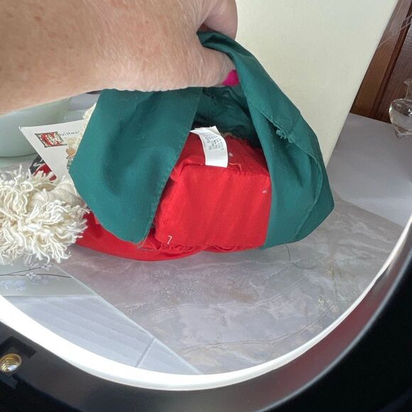 Vintage “Grannie Flo Bunny” House of Lloyd’s “Christmas around the World” - Picture 4 of 5